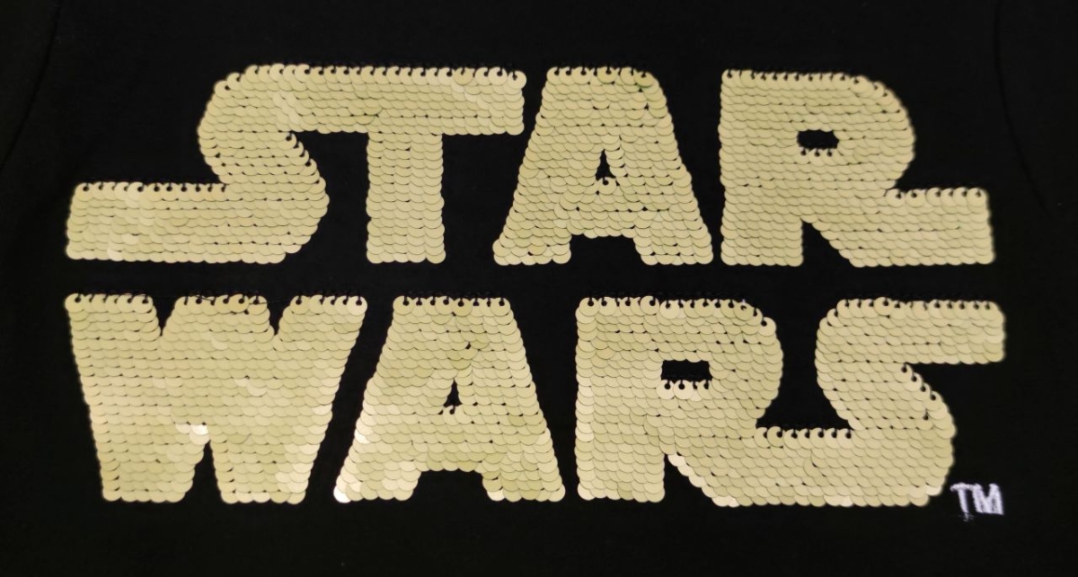STAR WARS Langarmshirt für Kinder in schwarz mit Wendepailletten in Gold und Blau - Nahaufnahme der Wendepailetten